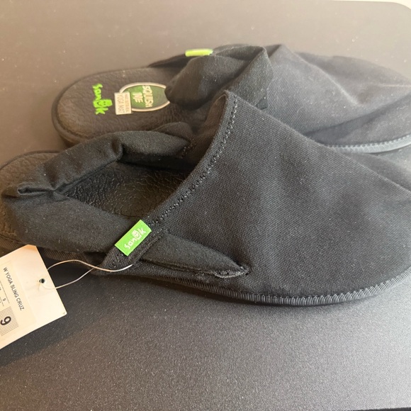 Sanuk Black Yoga Mat Slip-Ons size 9 - Picture 2 of 4